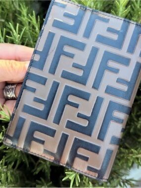 Fendi Smooth Leather Card Holder in Brown and Black